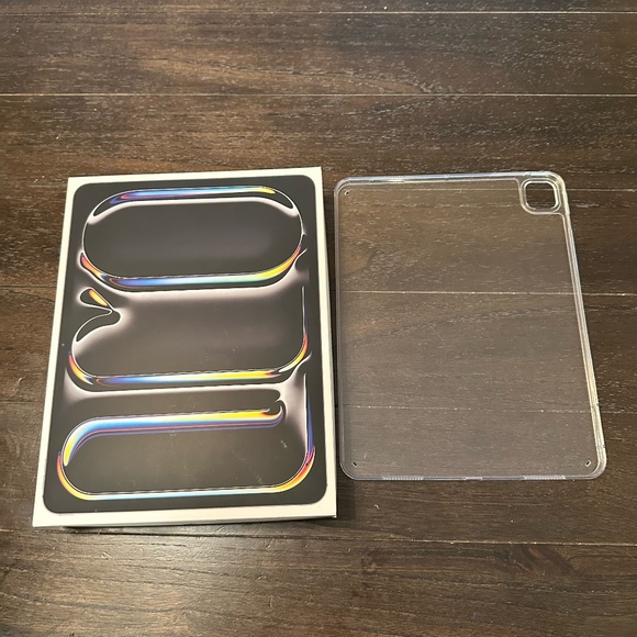 Apple iPad Pro 13" M4 wifi -excellent condition! Case, block, charger cable, box - Picture 1 of 11